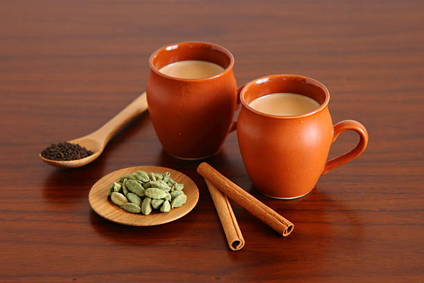 chai dulce indio casero - cardamom fotografías e imágenes de stock