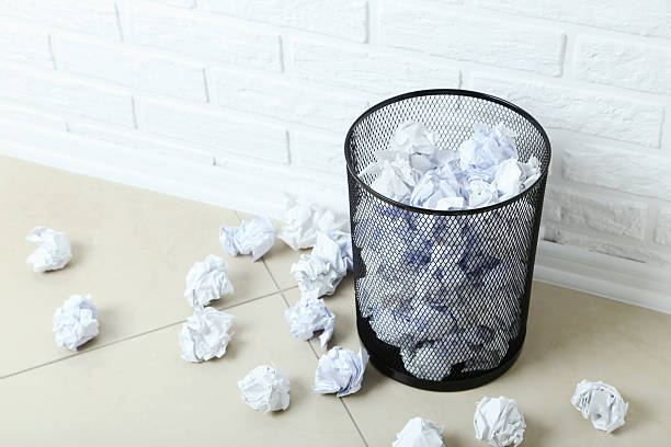 istock Office trashcan with crumpled paper balls 600155080