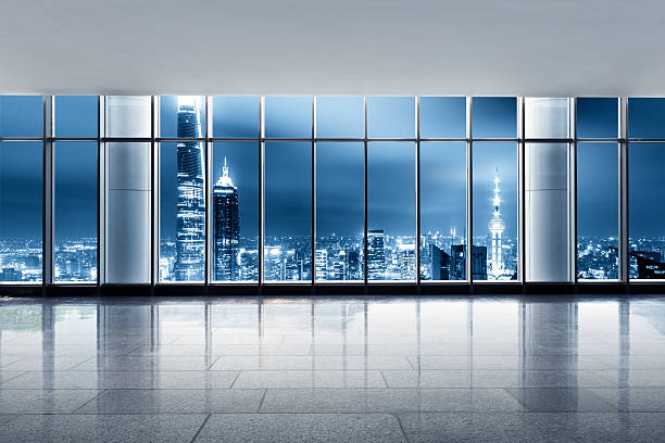 городской пейзаж и горизонт шанхая из стеклянного окна - sparse shanghai light corridor стоковые фото и изображения