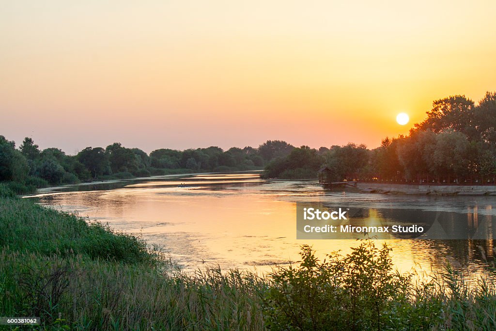 Coucher de soleil sur la rivière  - Photo de Fleuve et rivière libre de droits