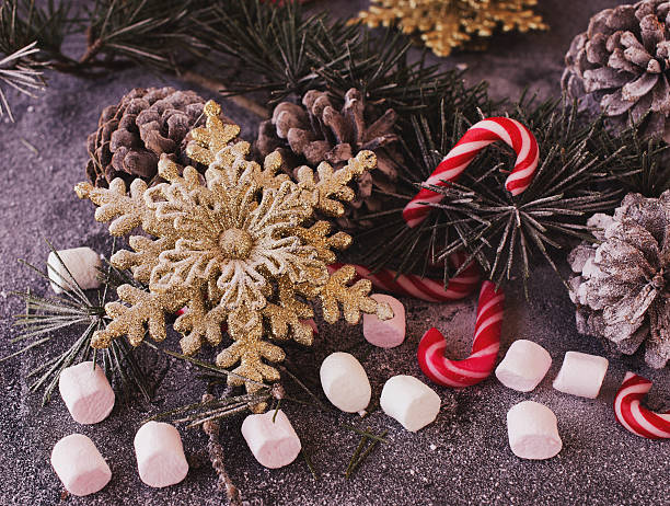 istock Christmas card with fir branches and decoration 600387092