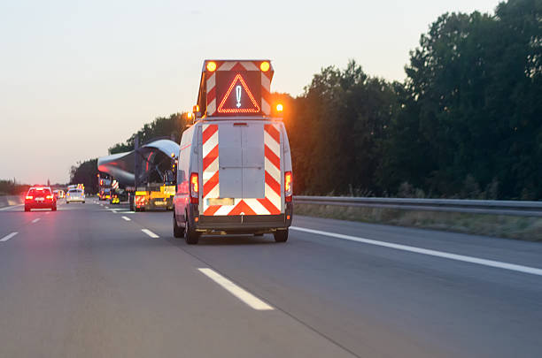 istock Warning vehicle for a heavy duty convoy 600394616