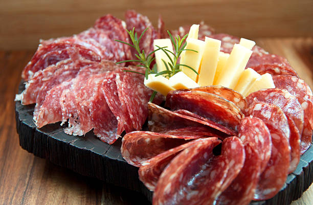 salami i serem - salami zdjęcia i obrazy z banku zdjęć