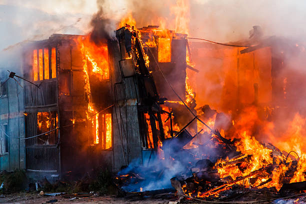 palenie house  - arson black bright burning zdjęcia i obrazy z banku zdjęć