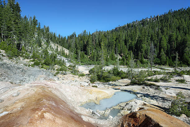 кухня дьявола в вулканическом национальном парке лассен - lassen volcanic national park стоковые фото и изображения