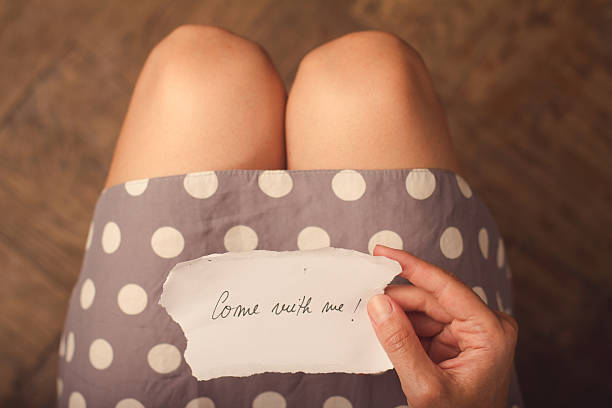 istock Hand holding a piece of paper with a message 600411934