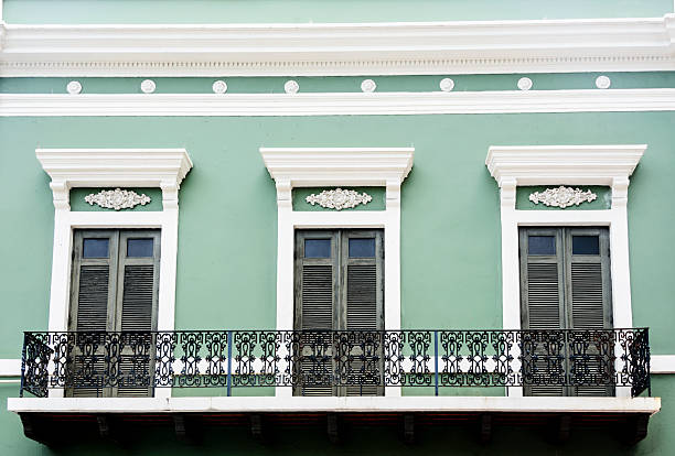 istock Brightly colored wall with balcony. Old San Juan, Puerto Rico. 600416686