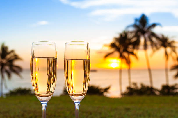 istock Champagne by the sea 600417392