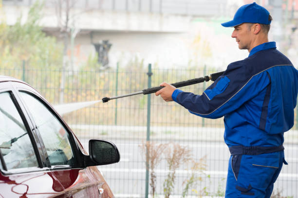 istock Serviceman With High Pressure Water Jet Washing Car 600669152
