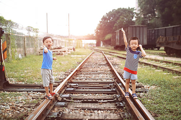 The children play on the track