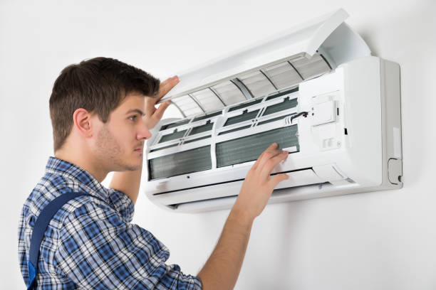 istock Technician Repairing Air Conditioner 600674240