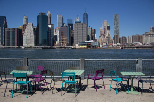 istock Tables and Chairs with Manhattan's cityscape viewed from Brooklyn Heights 600998428