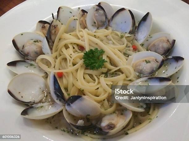 Spaghetti With Clams Linguine Version Stock Photo - Download Image Now - Clam - Seafood, Crustacean, Food