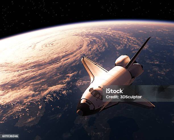 Space Shuttle In Orbita Attorno Al Pianeta Terra - Fotografie stock e altre immagini di Navetta spaziale - Navetta spaziale, Astronauta, Navetta spaziale Columbia