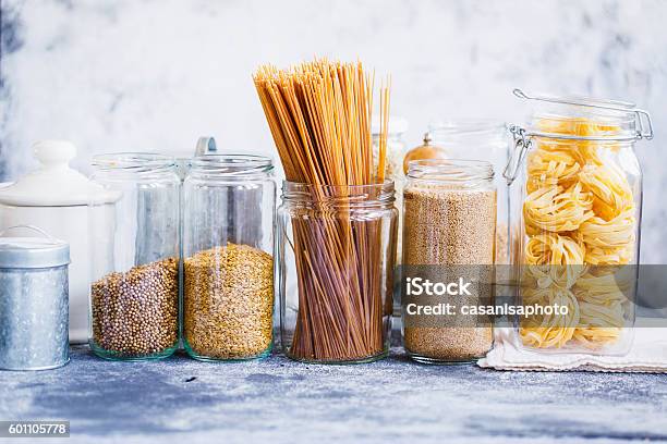 Selección De Alimentos De Granos Saludables Y Pasta Foto de stock y más banco de imágenes de Pasta