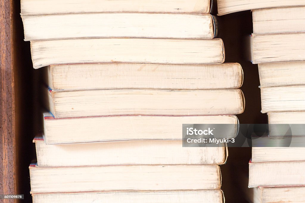 쌓다 이전 도서로 0명에 대한 스톡 사진 및 기타 이미지 - 0명, 갈색, 과학 - iStock