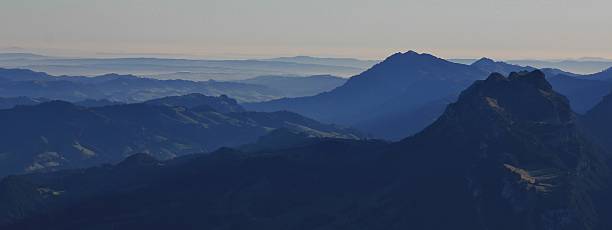 colinas e vales em berne cantão - emme valley - fotografias e filmes do acervo