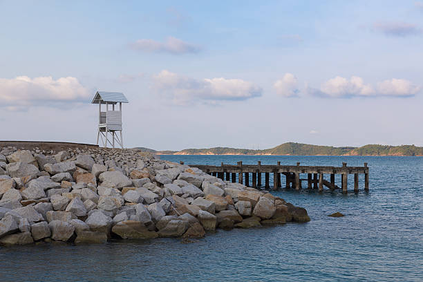 istock Lifeguard stand over seacoast 601132426