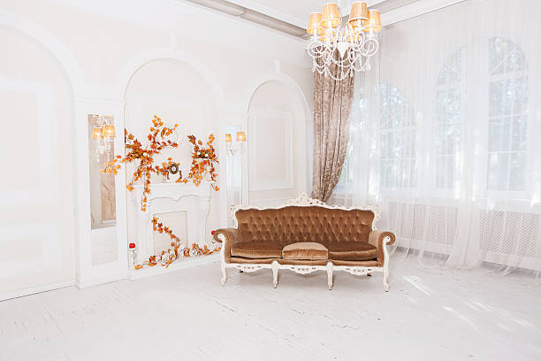 istock Vintage sofa in big white hall with columns 601134406