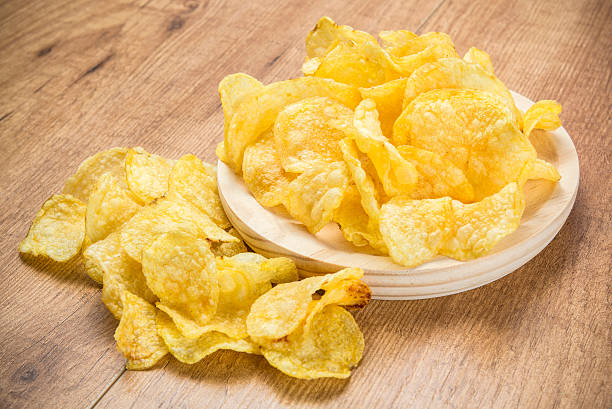 chips, aperitivo - potatoe chips fotografías e imágenes de stock