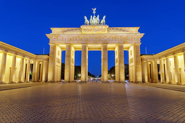 istock The Brandenburg Gate at night 601138792