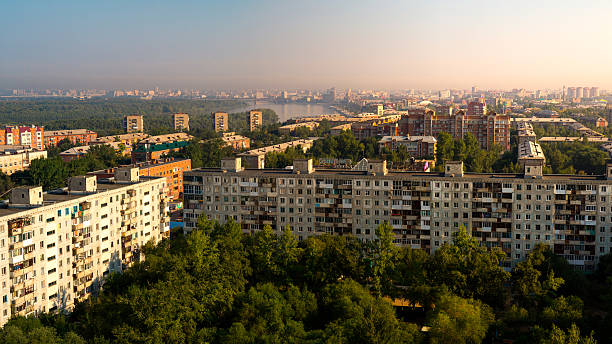 オムスク市とイルティシュ川の美しいパノラマのパノラマの景色 - irtysh river ストックフォ��トと画像