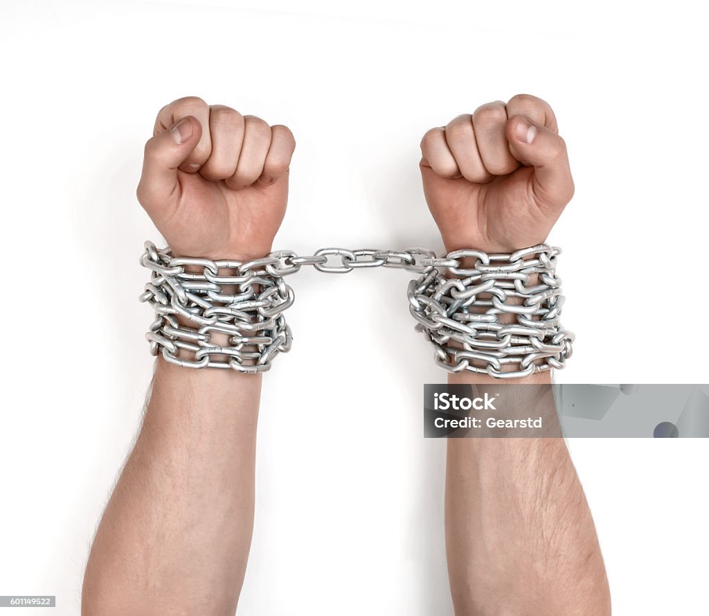 Vista De Cerca De Las Manos Encadenadas Del Hombre Foto de stock y más banco de imágenes de Cadena - Objeto fabricado - Cadena - Objeto fabricado, Acorralado, Adulto - iStock Vista De Cerca De Las Manos Encadenadas Del Hombre Foto de stock y más banco de imágenes de Cadena - Objeto fabricado - Cadena - Objeto fabricado, Acorralado, Adulto - iStock