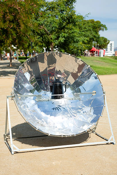 Solar Oven Heating Water To Do Coffee-foton och fler bilder på Solkokare -  Solkokare, Solenergi, Ugn - iStock