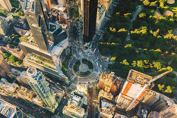 вид с воздуха на коламбус-серкл и центральный парк в - columbus circle стоковые фото и изображения