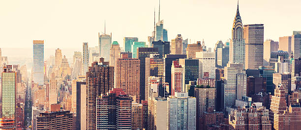 luftbild von der skyline von new york city - midtown manhattan stock-fotos und bilder