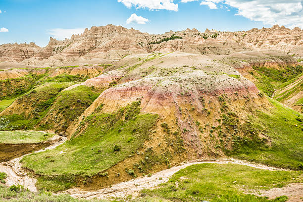 córrego seco no parque nacional de badlands - north dakota - fotografias e filmes do acervo