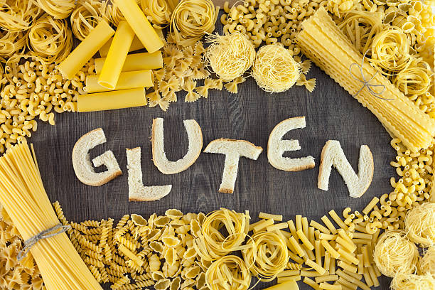 pasta and bread contains gluten - gluten allergy imagens e fotografias de stock