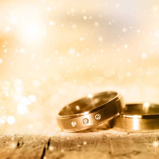 anéis de casamento de ouro  - feierlich - fotografias e filmes do acervo