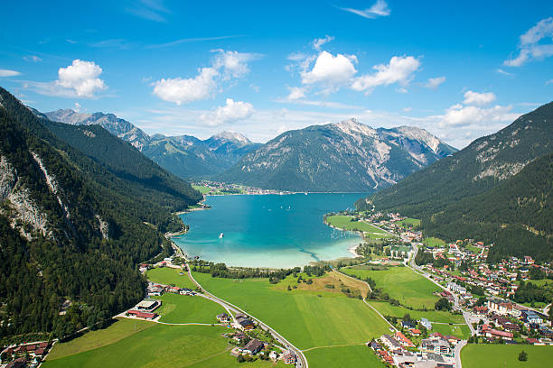 achensee, vista de aves - austria tirol cloud land fotografías e imágenes de stock