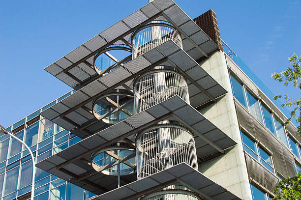 istock Modern office building with glass facade 602287474