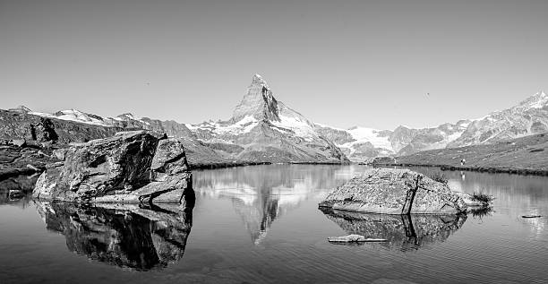 ステリゼー - マッターホルンの反射を反映した美しい湖 - スイス - matterhorn swiss culture european alps mountain ストックフォトと画像