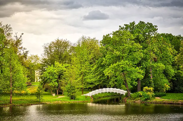 Woerlitzer Park, white bridge and lake