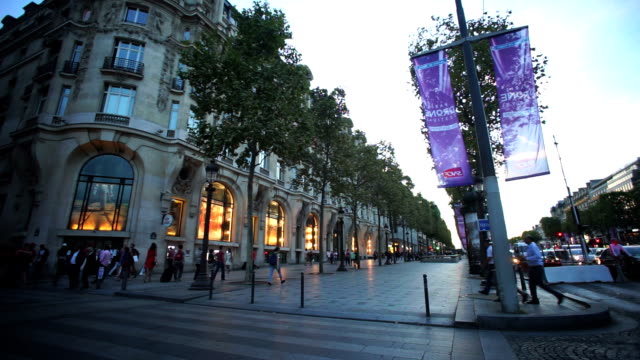 Sephora store at Champs-Elysées in Pari, Stock Video