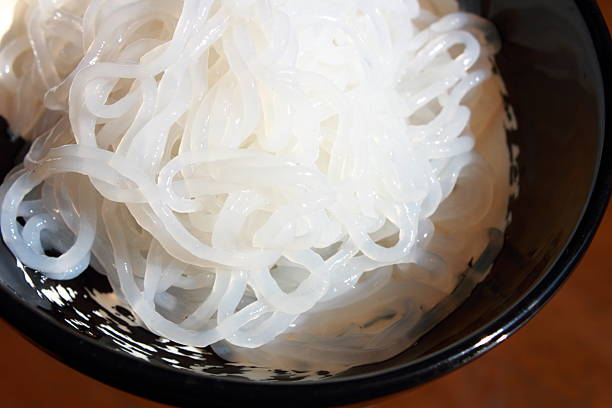 istock Shirataki noodles in black plate 603160204