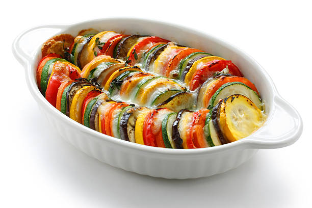 ratatouille, gratinato vegetale - crookneck squash foto e immagini stock