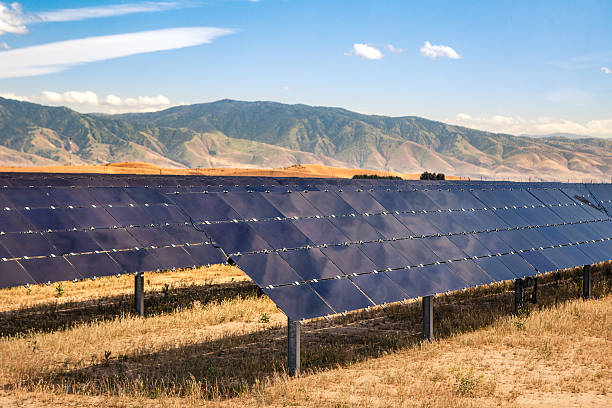 escala industrial painel solar fotovoltaica lista de bakersfield, califórnia - tehachapi imagens e fotografias de stock