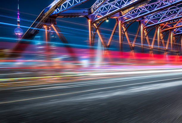 istock Night view of the Waibaidu Bridge 603199206