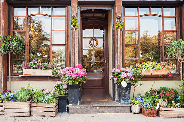 flower shop  - blumenhändler stock-fotos und bilder