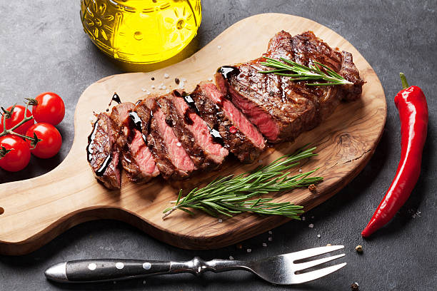 sagital bife grelhado - steak red meat beef rib eye steak imagens e fotografias de stock