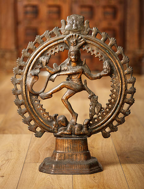 statuetta del dio shiva - shiva hindu god statue dancing foto e immagini stock