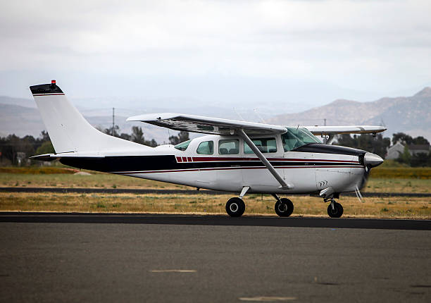 istock Single Engine Aircraft Taxiing 603899914