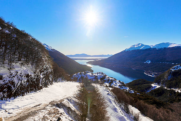 пасо гарибальди с фоном озер в ушуайе, аргентина - arctic circle wintry landscape mountain mountain range стоковые фото и изображения