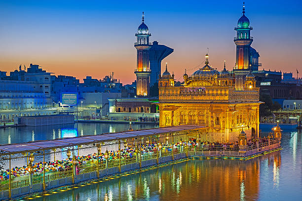 голубой час, хармандир сахиб - golden temple стоковые фото и изображения