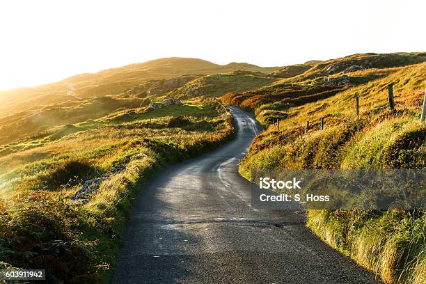 Sky Road Clifden Irland Stockfoto und mehr Bilder von Connemara - Connemara, Straßenverkehr, Clifden