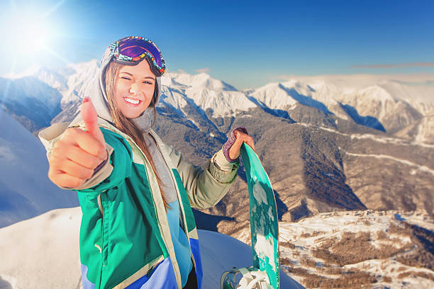 snowboarder ragazza alle alpi, montagna svizzera. attività invernali - snowboarding snowboard women teenager foto e immagini stock